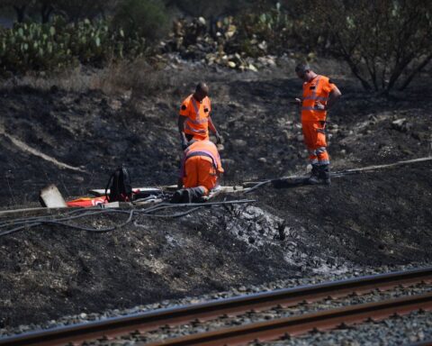 Incendie dans l'Yonne : TGV retardés, pompiers mobilisés près de Sens