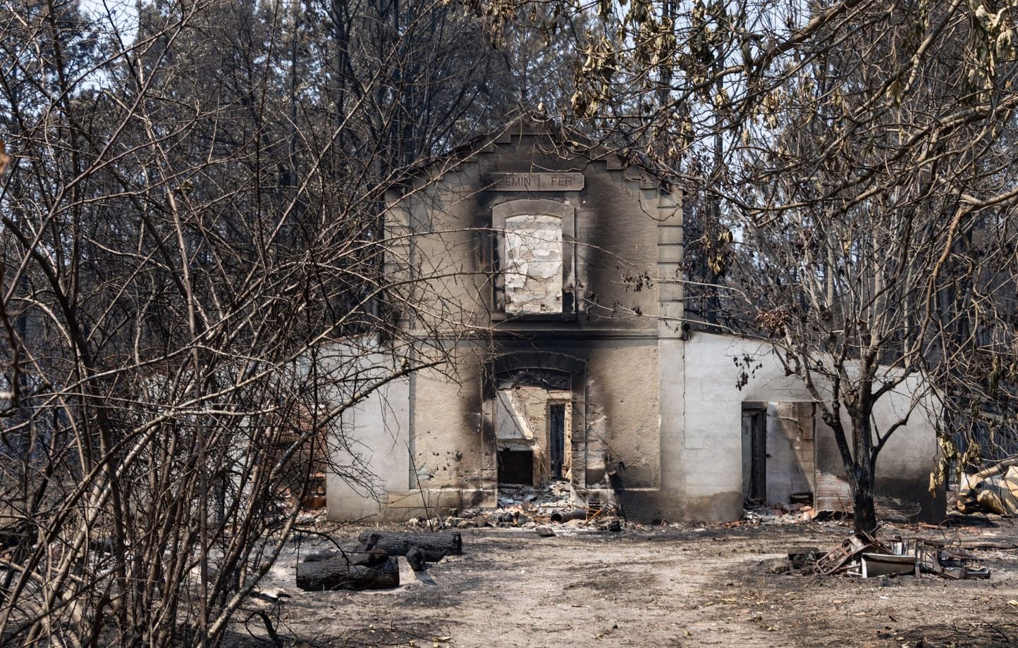 Incendie en Gironde : la destruction de maisons ravive des traumatismes et des souvenirs personnels
