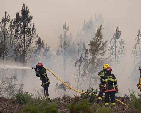 Incendie en Gironde : la situation s'aggrave avec 220.000 évacués et des menaces pour Bordeaux