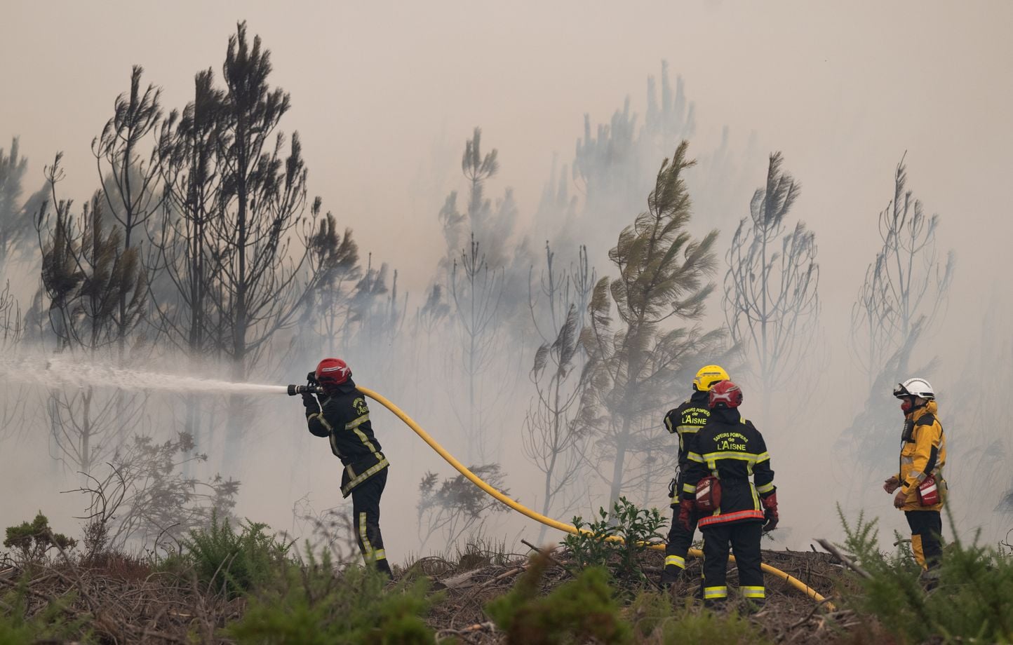 Incendie en Gironde : la situation s'aggrave avec 220.000 évacués et des menaces pour Bordeaux