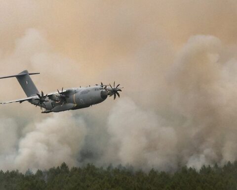 Incendie en Gironde : l'A400M mobilisé, mais obligé de retourner à Istres pour recharger