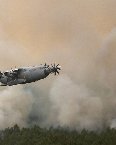 Incendie en Gironde : l'A400M mobilisé, mais obligé de retourner à Istres pour recharger