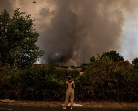 Incendie en Gironde : plus de 4 800 hectares brûlés, 20 000 évacués, la situation sous contrôle précaire