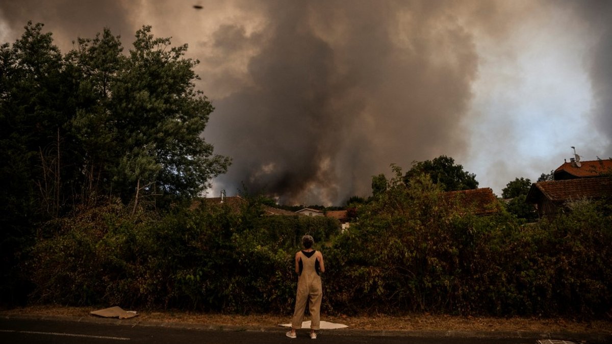 Incendie en Gironde : plus de 4 800 hectares brûlés, 20 000 évacués, la situation sous contrôle précaire