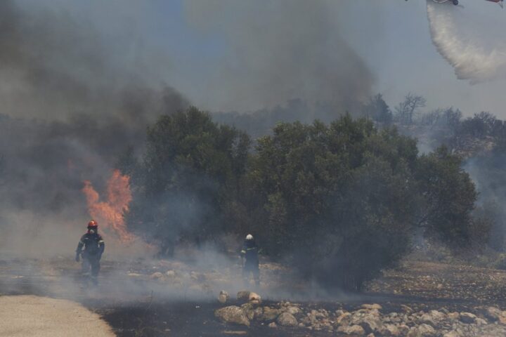 Incendie sur l'île de Paros : des vacances en famille déroutées pour une famille suisse