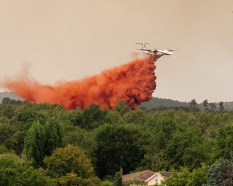 Incendies au Cap-Ferret : évacuation de plusieurs villages face à la menace croissante