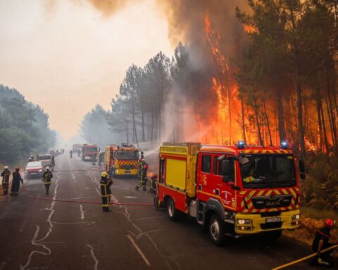Incendies en Gironde, Landes et Var : la situation demeure critique, plus de 13 000 départs de feu depuis janvier