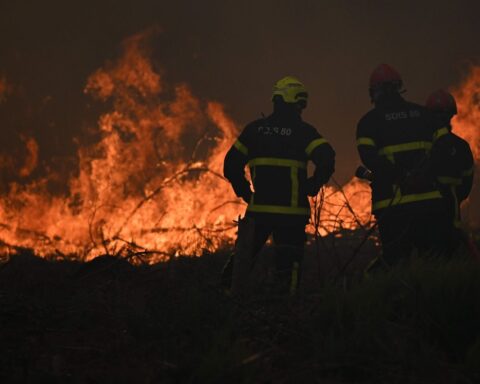 Incendies en Gironde : plus de 55 000 personnes évacuées près de Bordeaux