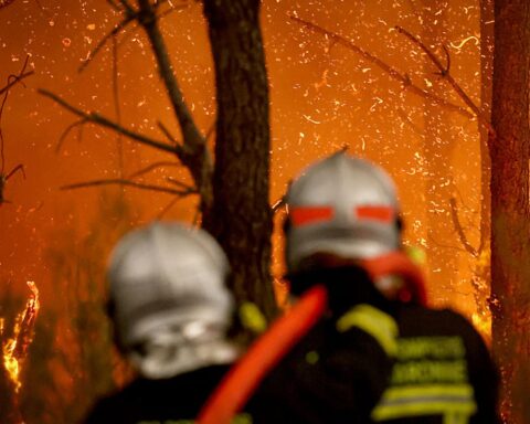 Incendies mortels en Europe de l'Ouest : un premier décès en Espagne et des évacuations massives en France