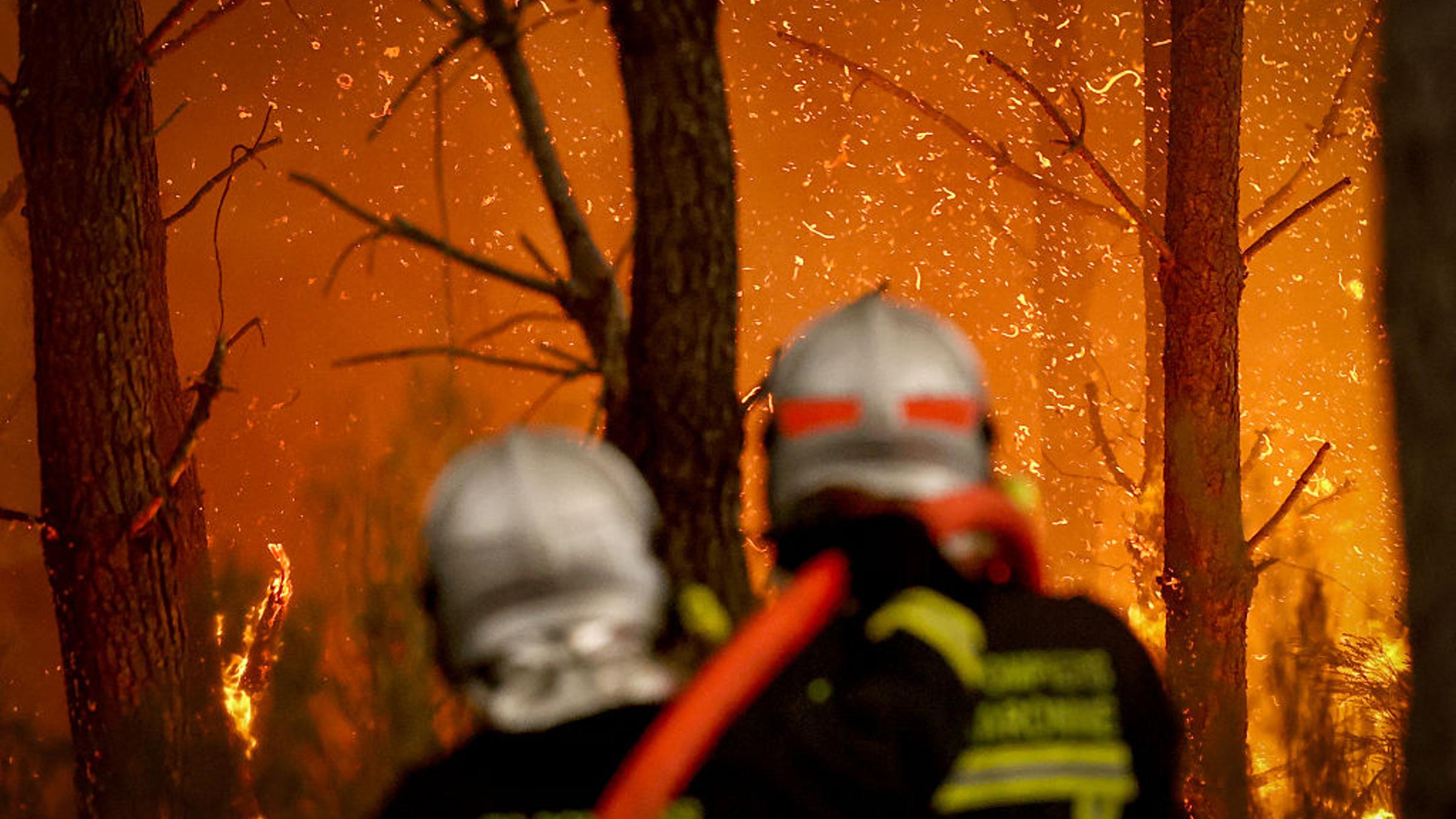 Incendies mortels en Europe de l'Ouest : un premier décès en Espagne et des évacuations massives en France