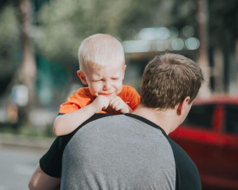 Interdiction des enfants dans les espaces publics : la position de la Commission nationale consultative des droits de l'Homme (CNCDH)