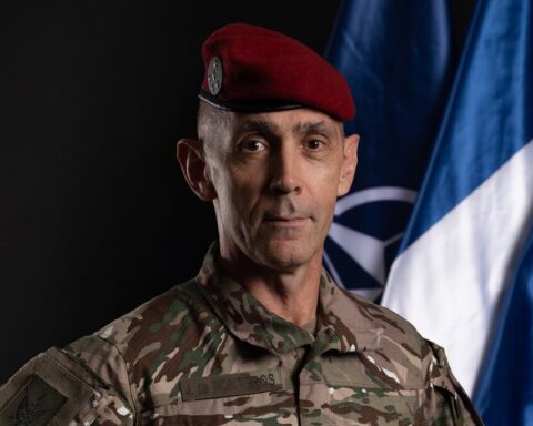Jacques de Montgros nommé nouveau chef de l'armée de Terre en remplacement de Pierre Schill