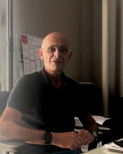 Jura : le Dr Thierry Devred, généraliste de jour et urgentiste de nuit, continue d'exercer à 66 ans