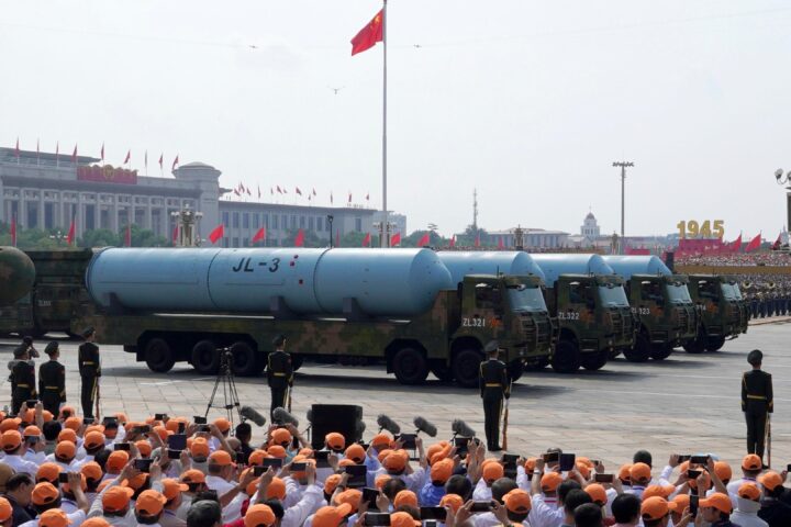 La Chine effectue un test de missile, suscitant inquiétude et tensions dans le Pacifique