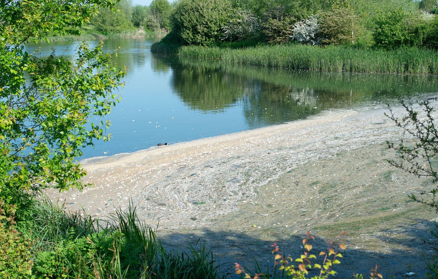 La dépollution de l'eau potable face aux pesticides et PFAS pourrait coûter jusqu'à 5,7 milliards d'euros par an