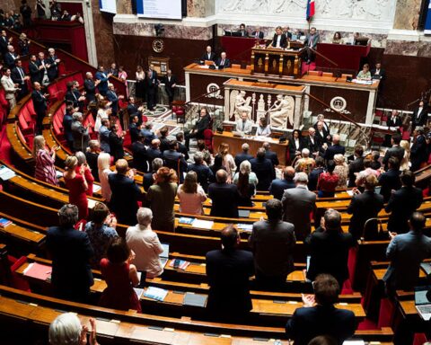La France approuve une loi historique autorisant l'aide à mourir : quels pays l'ont déjà légalisée ?