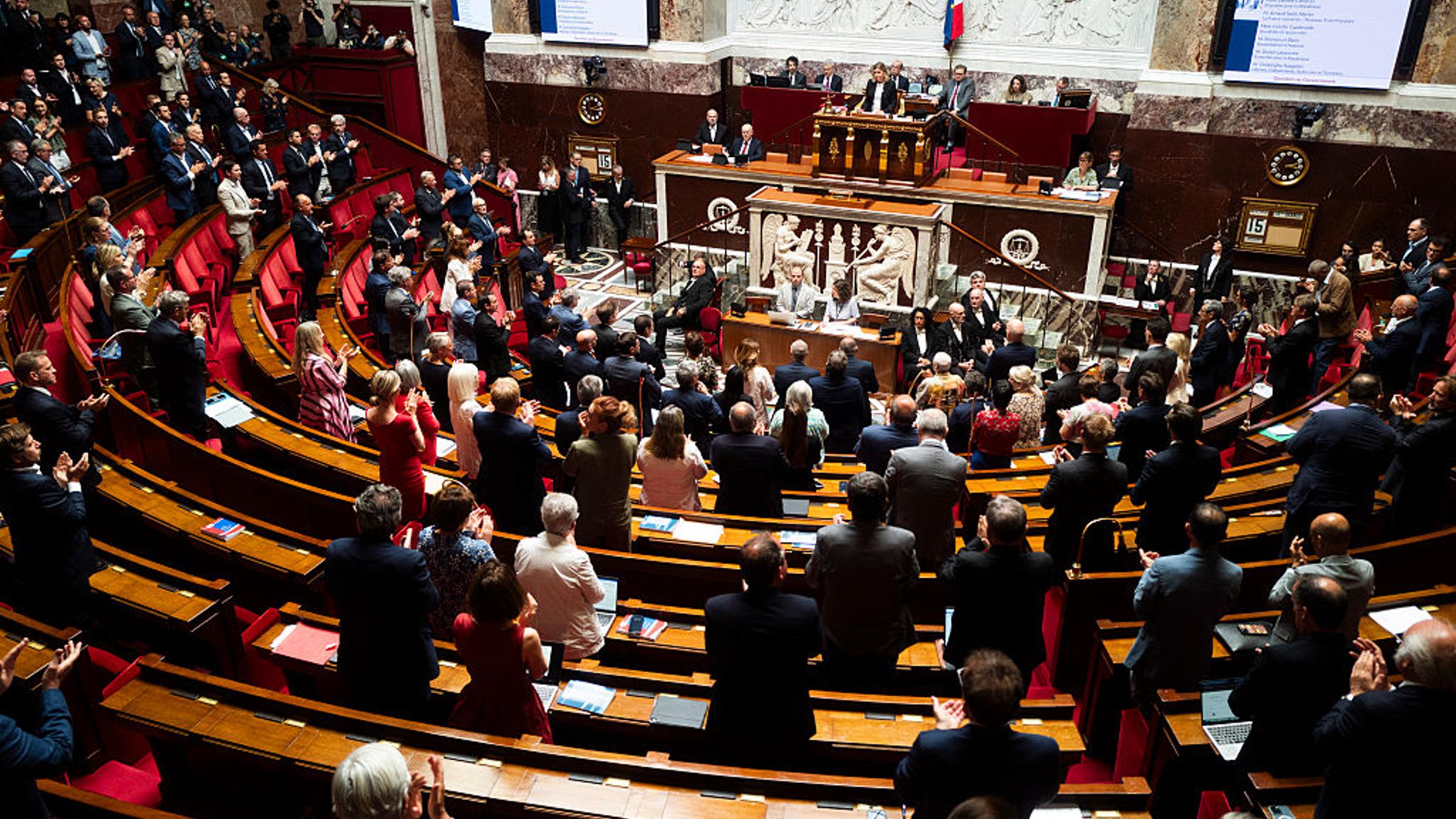 La France approuve une loi historique autorisant l'aide à mourir : quels pays l'ont déjà légalisée ?