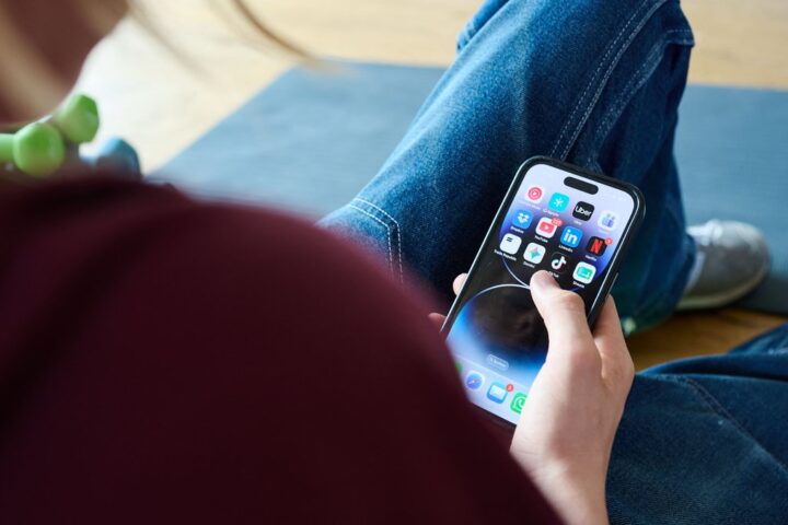 La France interdit les réseaux sociaux aux moins de 15 ans, mais les adolescents contournent déjà la loi