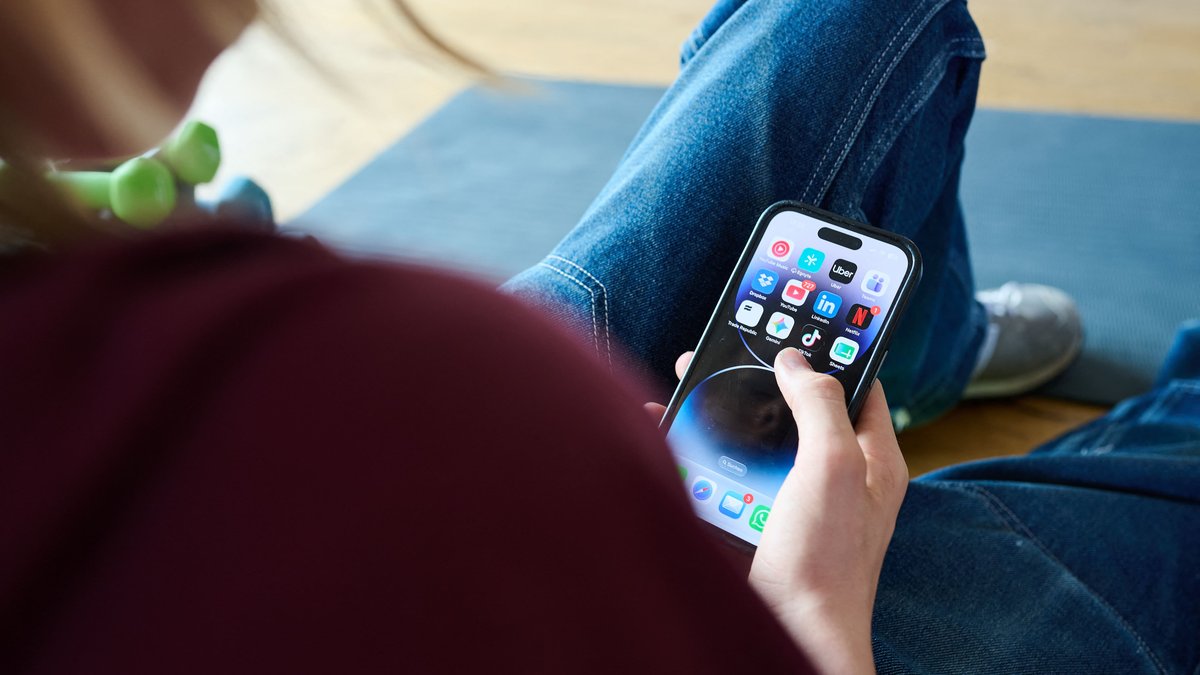 La France interdit les réseaux sociaux aux moins de 15 ans, mais les adolescents contournent déjà la loi