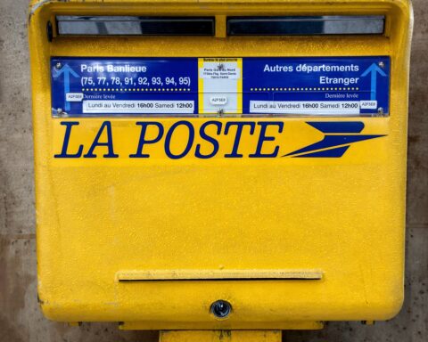 La Poste annonce une augmentation de 10 % des tarifs de la Lettre verte en 2027.