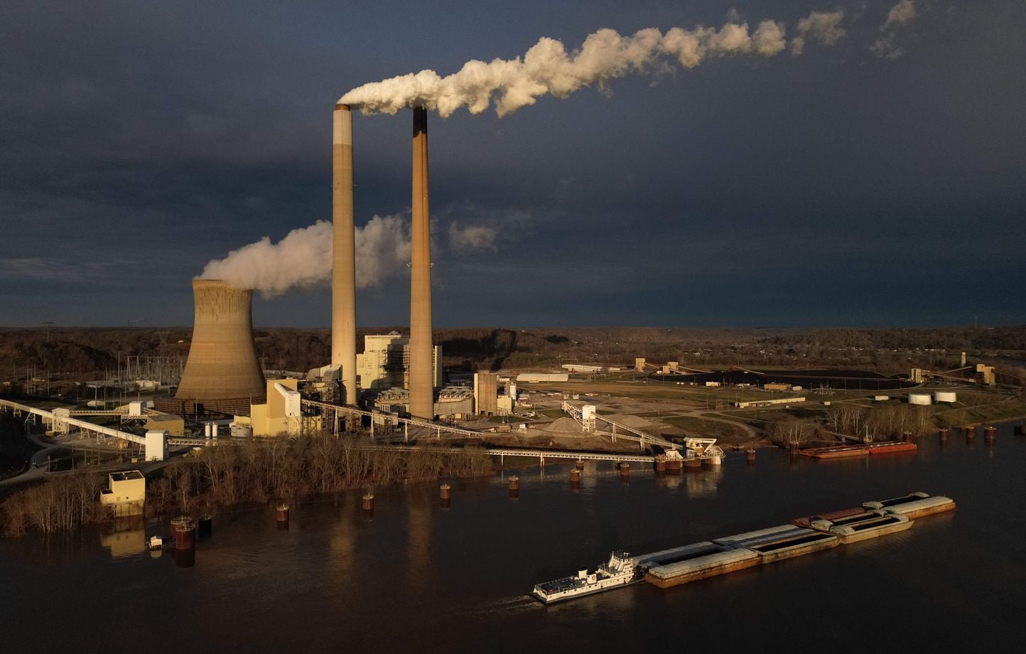 La production mondiale d’électricité à partir du charbon augmente face aux crises énergétiques