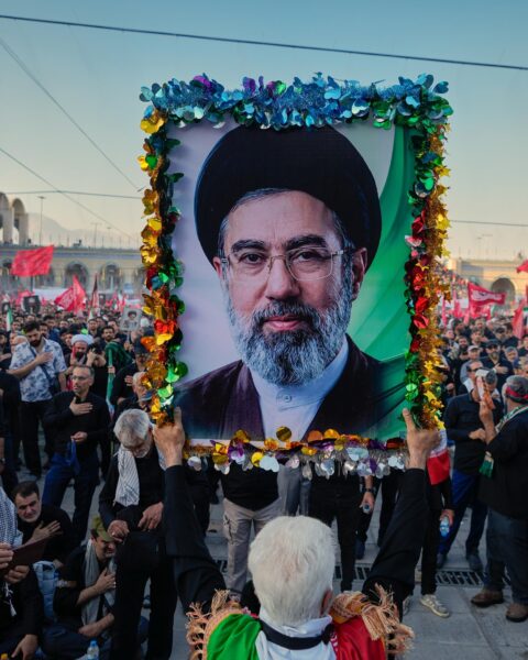 Le décès de Khamenei et l'absence de son successeur pourraient dévoiler les tensions en Iran