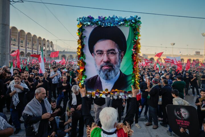 Le décès de Khamenei et l'absence de son successeur pourraient dévoiler les tensions en Iran