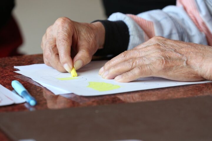 Le directeur d'une maison de retraite acquitté après une blague inappropriée sur un patient atteint de démence