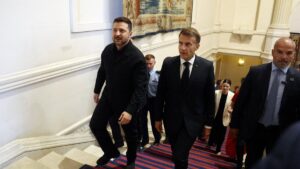 Le Kremlin critique le sommet à Paris pour l'Ukraine, accueilli par Emmanuel Macron et Volodymyr Zelensky