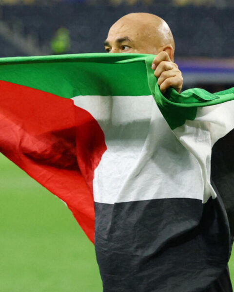 "Le sélectionneur égyptien appelle à permettre au peuple palestinien de vivre lors de la Coupe du Monde 2026 après l'élimination de l'Espagne."
