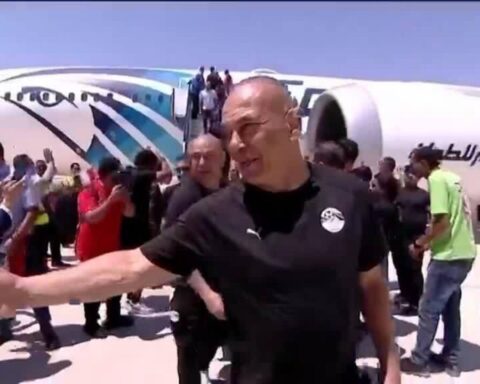 L'équipe égyptienne de football accueillie par ses supporters à son retour, Belgique ou Espagne : qui affrontera la France en demi-finale ?