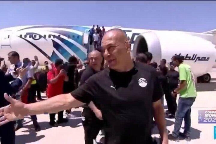 L'équipe égyptienne de football accueillie par ses supporters à son retour, Belgique ou Espagne : qui affrontera la France en demi-finale ?