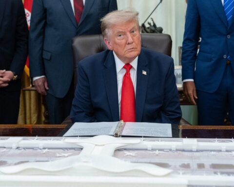 Les États-Unis bombardent des cibles iraniennes en réponse à des attaques au Moyen-Orient