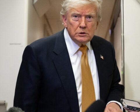 Les États-Unis et l'Iran échangent des frappes pour la deuxième nuit consécutive après que Trump déclare que le cessez-le-feu est "terminé"