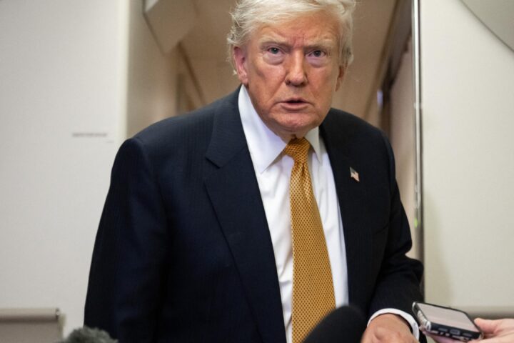 Les États-Unis et l'Iran échangent des frappes pour la deuxième nuit consécutive après que Trump déclare que le cessez-le-feu est "terminé"