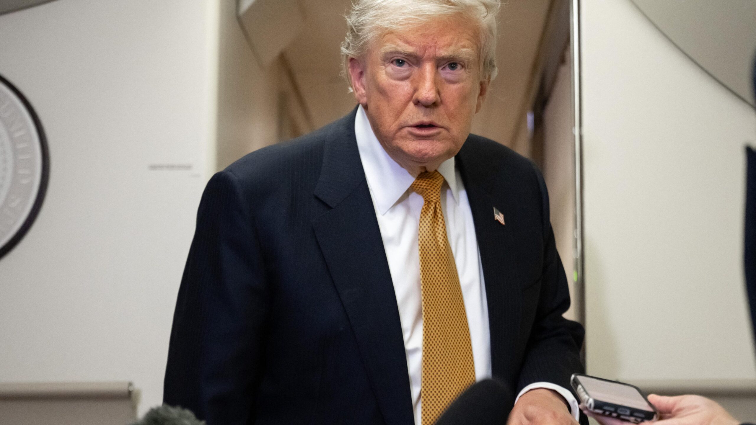 Les États-Unis et l'Iran échangent des frappes pour la deuxième nuit consécutive après que Trump déclare que le cessez-le-feu est "terminé"