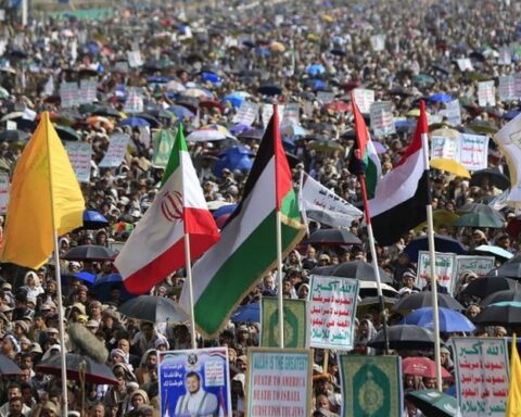 Les Houthis menacent de bloquer Bab el-Mandeb, la hausse du pétrole vers 200 dollars en jeu