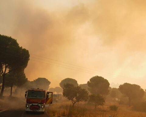 Les incendies de forêt pourraient-ils altérer l'observation de l'éclipse solaire en Espagne ?