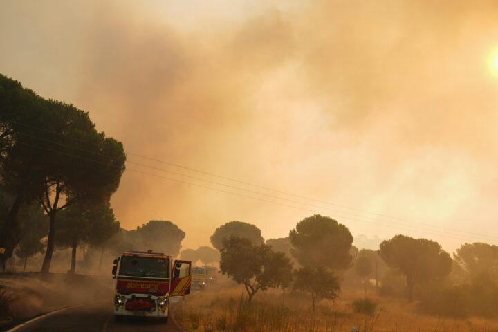 Les incendies de forêt pourraient-ils altérer l'observation de l'éclipse solaire en Espagne ?