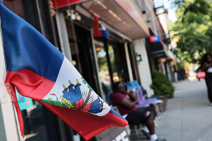 L'ICE prêt à intensifier ses opérations contre les migrants haïtiens après la décision sur le TPS