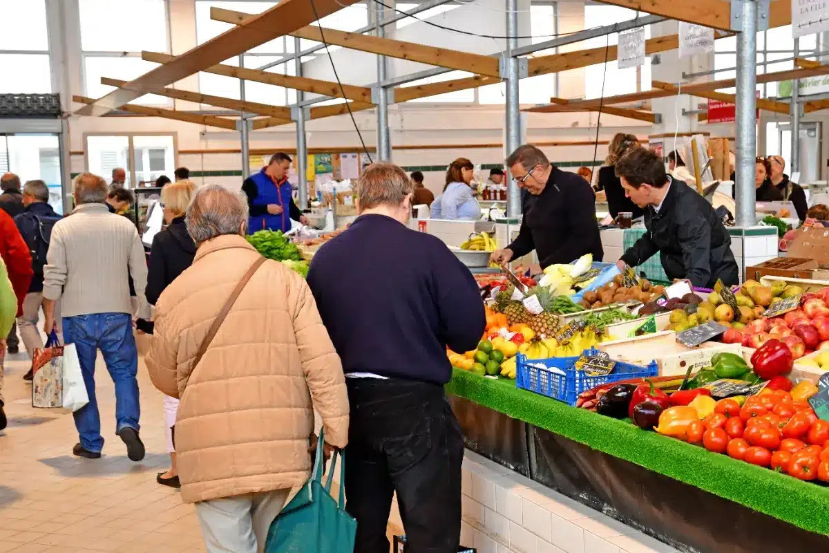 L'inflation en zone euro chute à 2,8 %, un écart considérable persiste avec la Roumanie et la Suède.