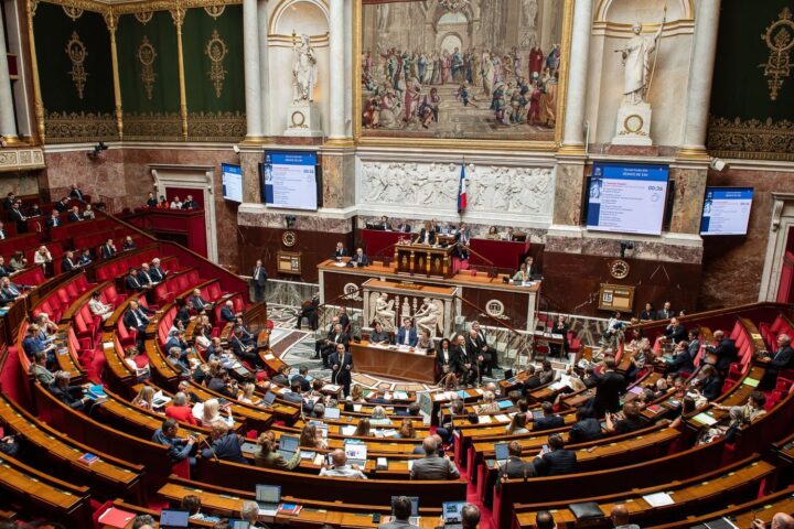Loi d'urgence agricole : retour à l'Assemblée pour un vote final, la réintroduction des pesticides suscite des tensions