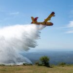 L’UE déploie quatre avions bombardiers d’eau pour soutenir les pompiers en France