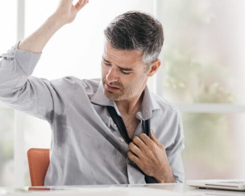Lutter contre la transpiration excessive : bonnes pratiques et conseils à adopter