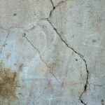 Maisons fissurées : le régime CatNat laisse les propriétaires sinistrés sans soutien.