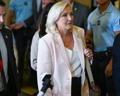 Marine Le Pen condamnée à trois ans de prison, dont un an sous bracelet électronique, avant la présidentielle de 2027