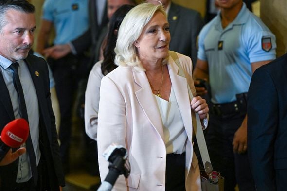 Marine Le Pen condamnée à trois ans de prison, dont un an sous bracelet électronique, avant la présidentielle de 2027