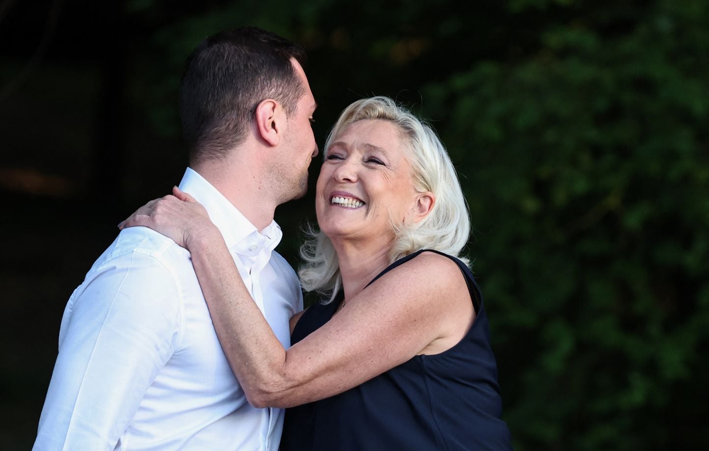 Marine Le Pen et Jordan Bardella montrent leur unité avant la décision judiciaire sur la candidature de Le Pen