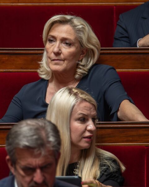Marine Le Pen juge impossible de mener sa campagne présidentielle avec un bracelet électronique