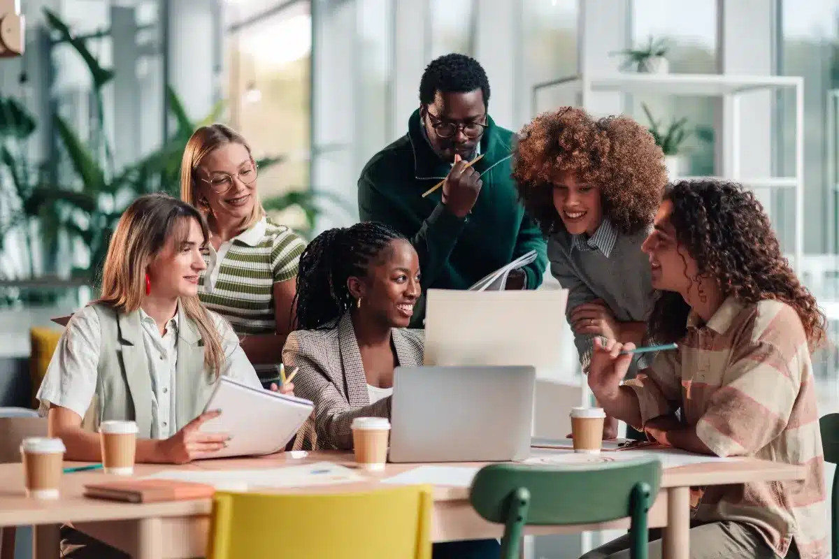 Mauvaise nouvelle pour les employeurs : 95 % des jeunes de la génération Z ignorent les horaires et les obligations, laissant les DRH sans solutions.